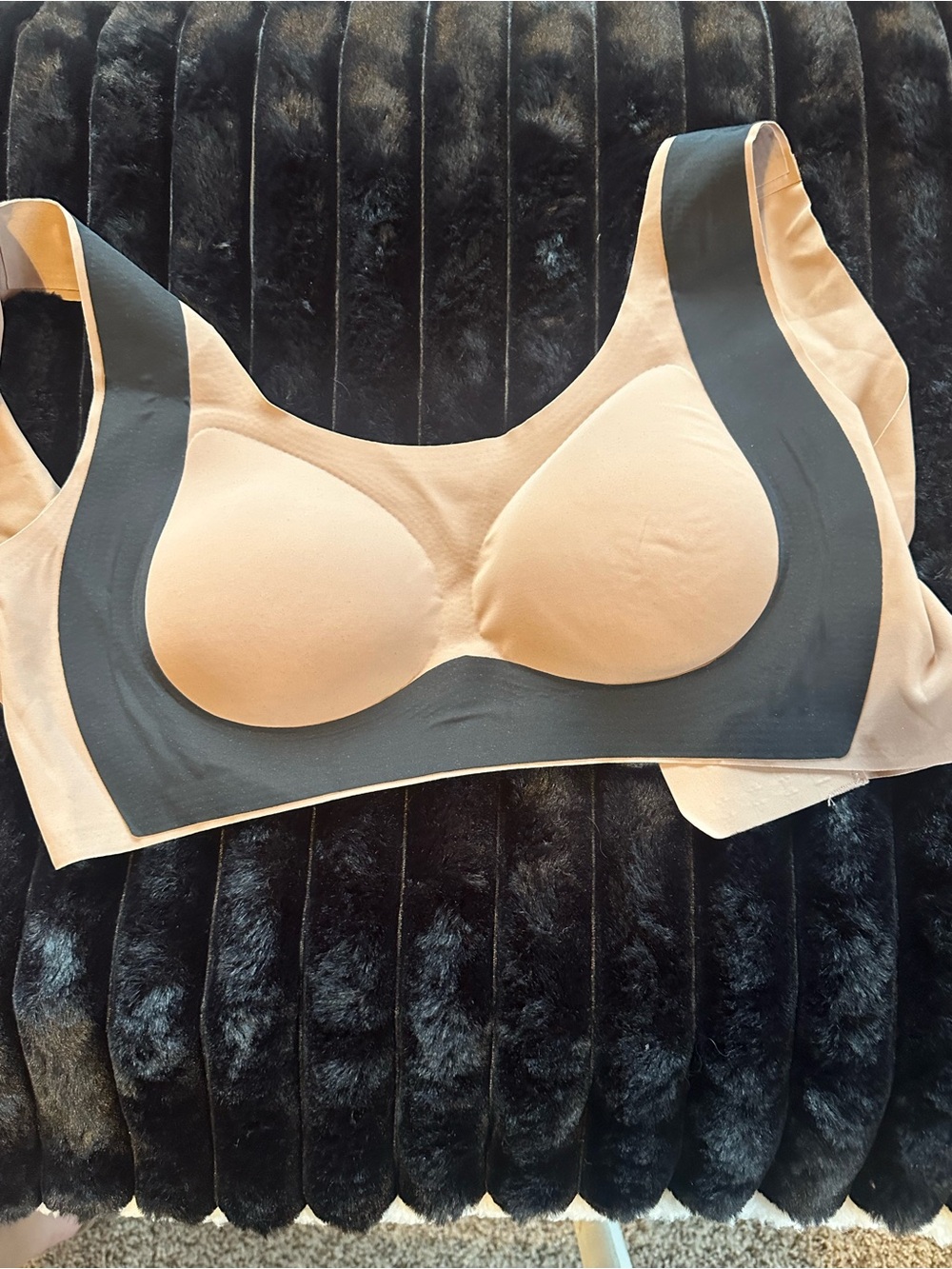 Dawncog Wireless Everyday Bra NWOT Nude & Black Size Small